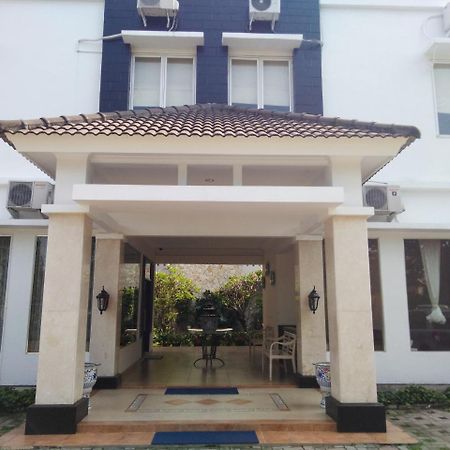 Hotel Roemah Moesi Medan Esterno foto