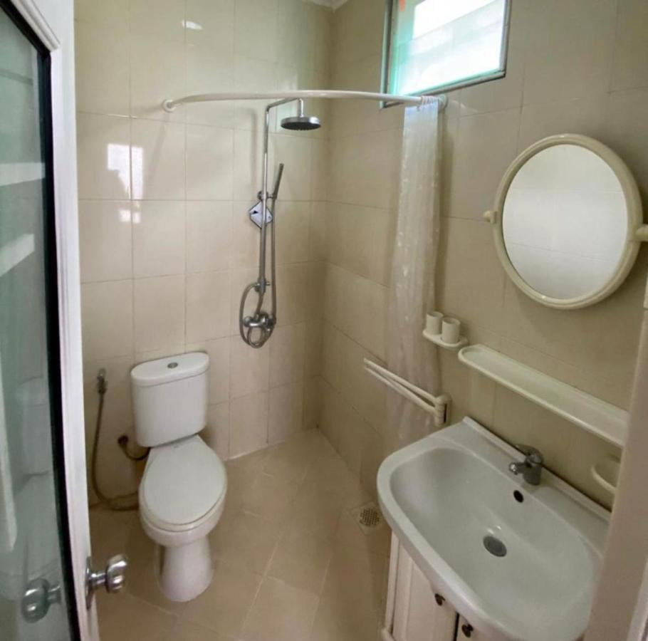 Hotel Roemah Moesi Medan Esterno foto
