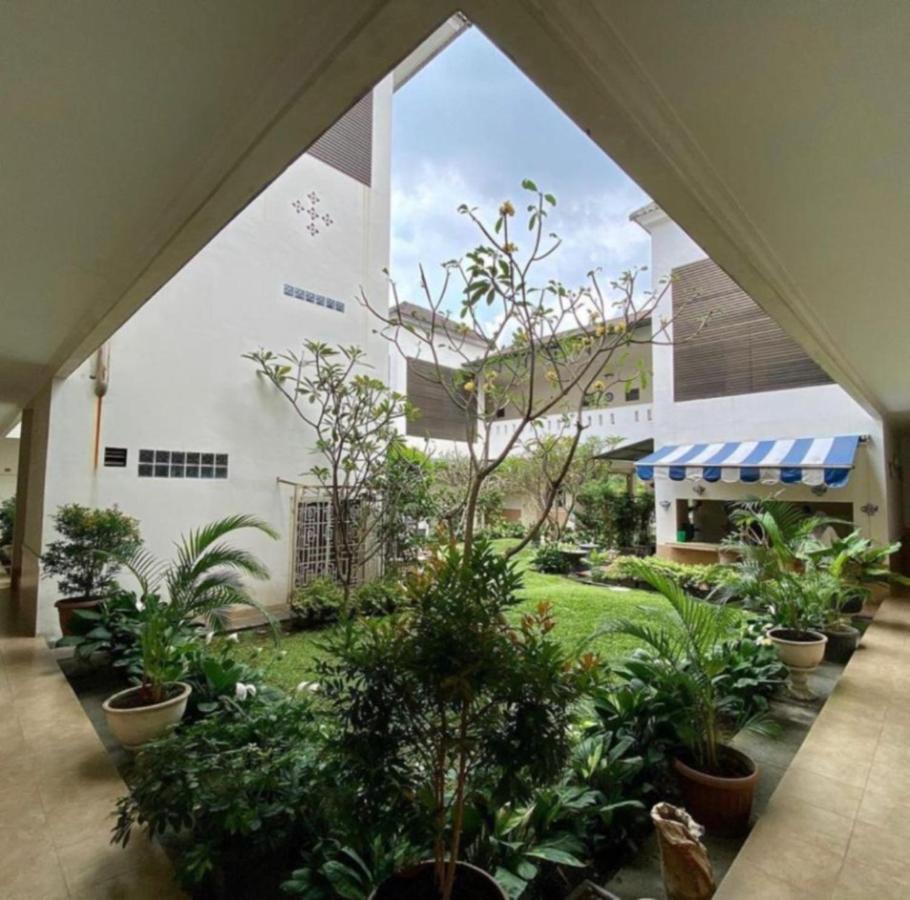 Hotel Roemah Moesi Medan Esterno foto