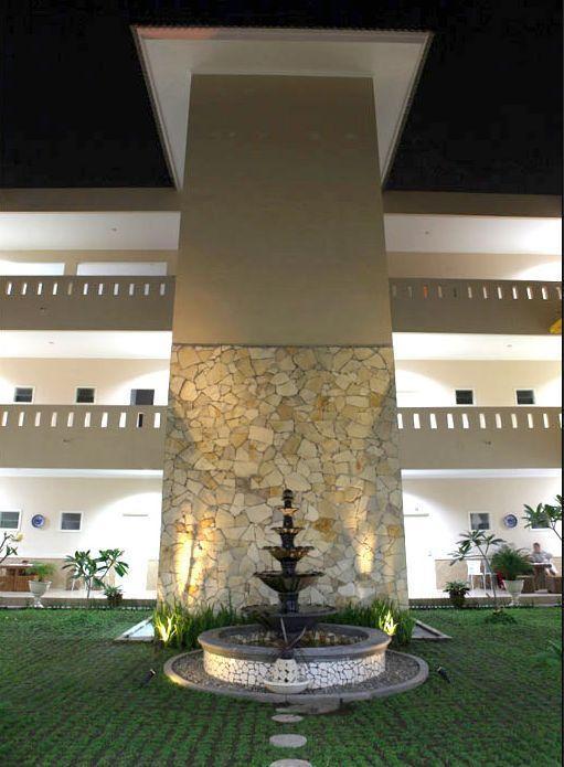 Hotel Roemah Moesi Medan Esterno foto