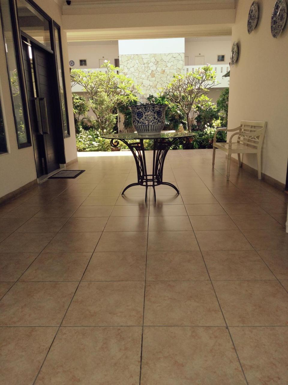 Hotel Roemah Moesi Medan Esterno foto