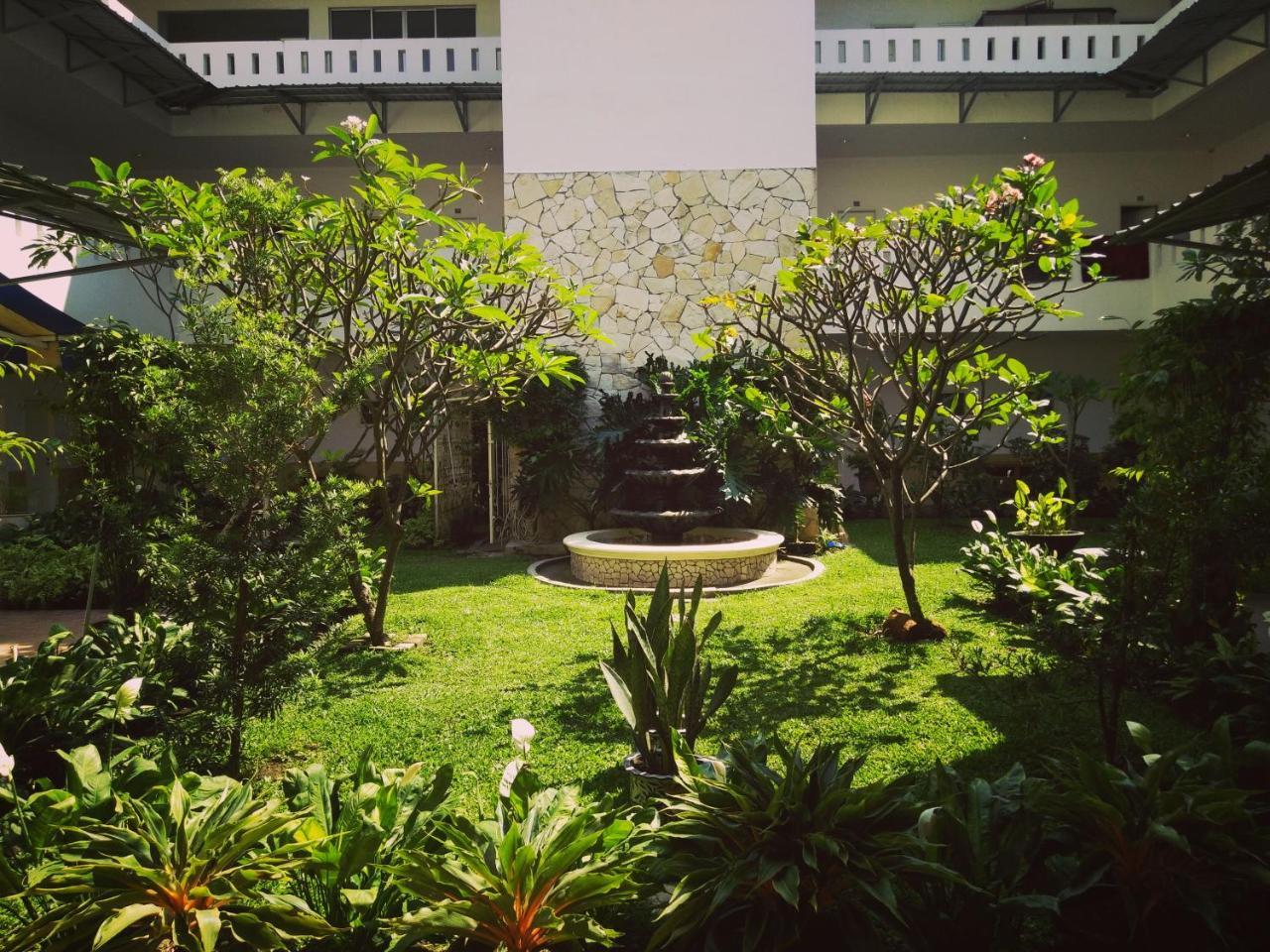 Hotel Roemah Moesi Medan Esterno foto