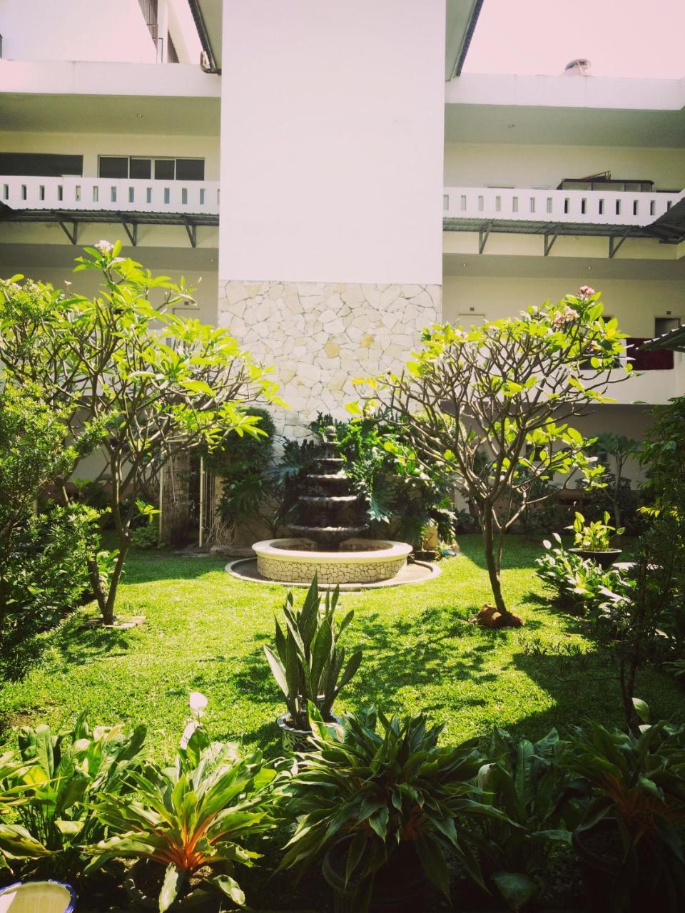 Hotel Roemah Moesi Medan Esterno foto