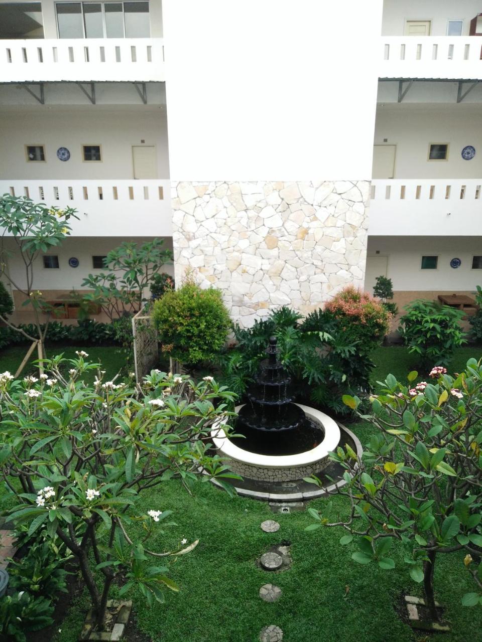 Hotel Roemah Moesi Medan Esterno foto