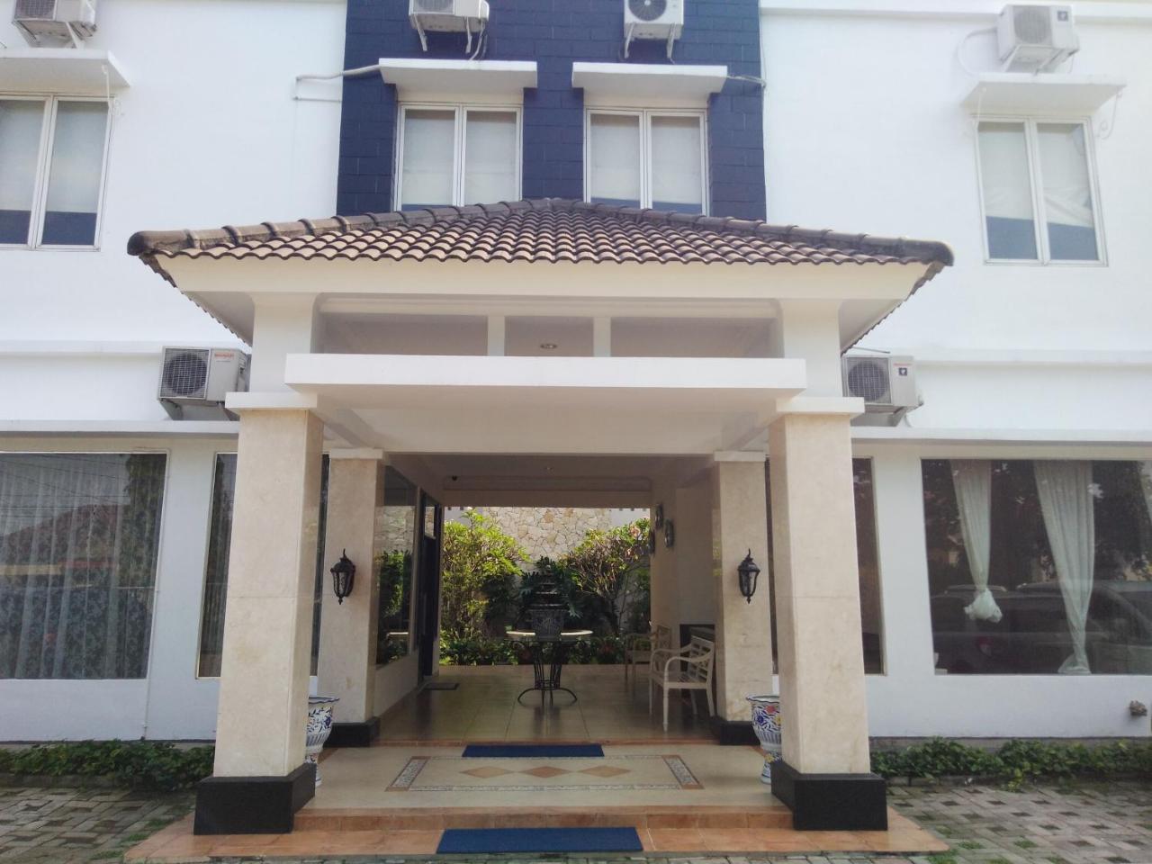Hotel Roemah Moesi Medan Esterno foto