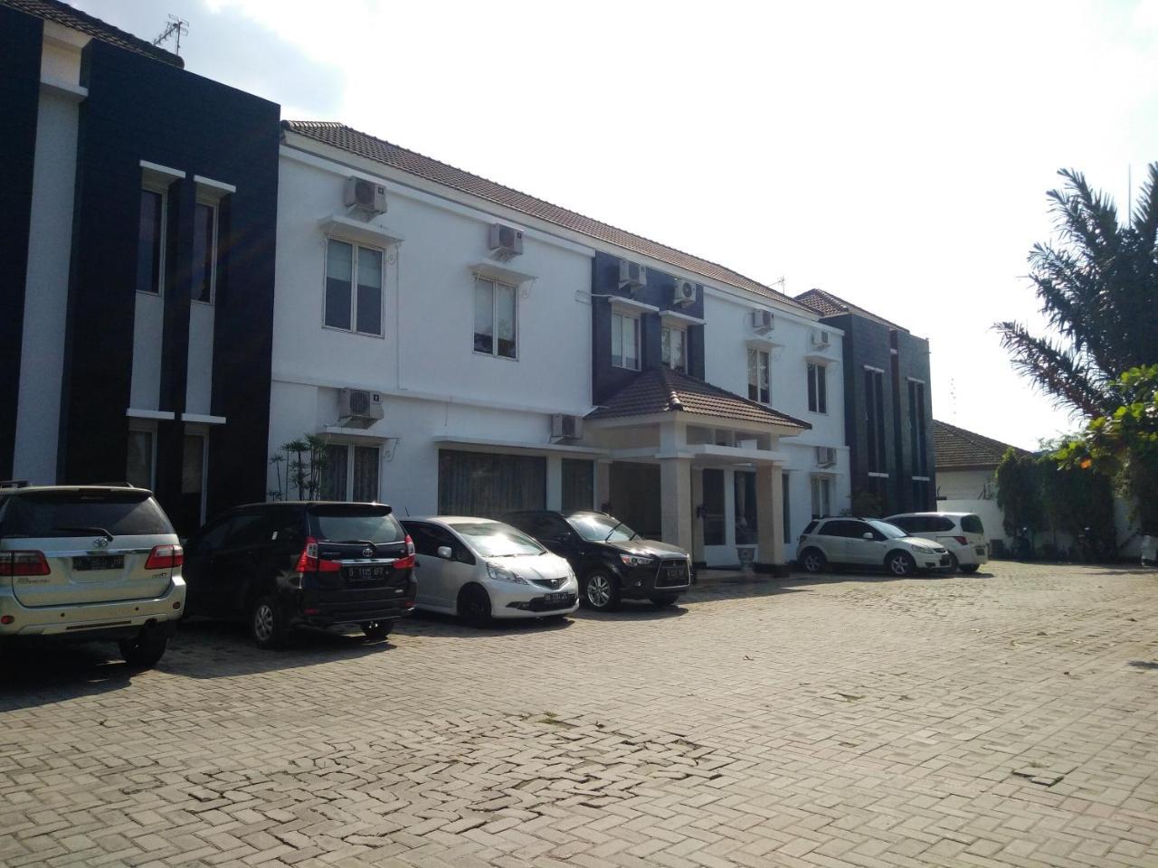 Hotel Roemah Moesi Medan Esterno foto